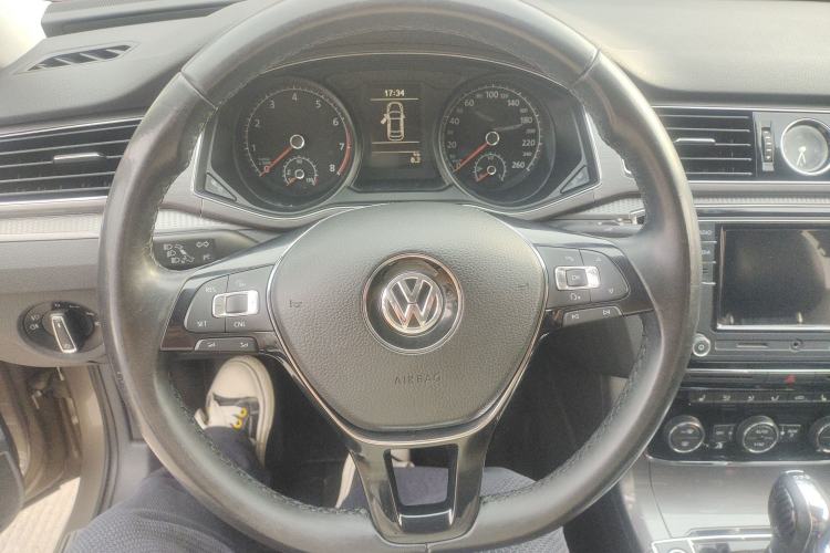 Used Volkswagen Passat 2017 280TSI DSG Luxury Edition Steering Wheel