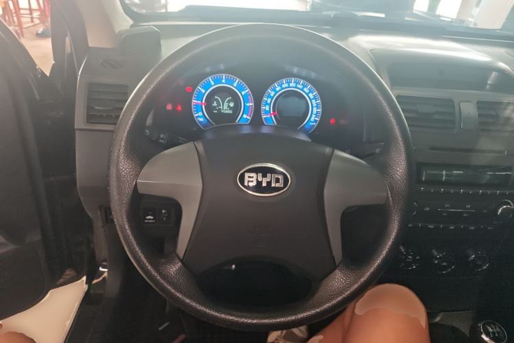 Used BYD L3 2015 Energy-Efficient Model 1.5L Manual Comfort Edition Steering Wheel