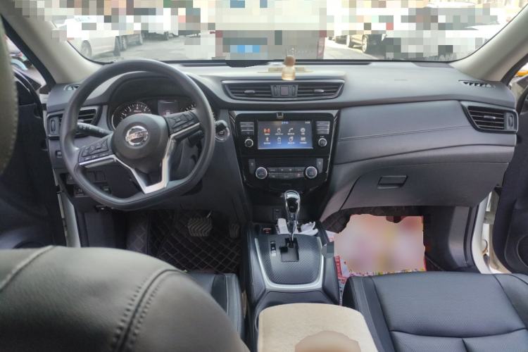 Used Nissan X-Trail 2017 2.5L CVT Leading Edition 4WD Center Console