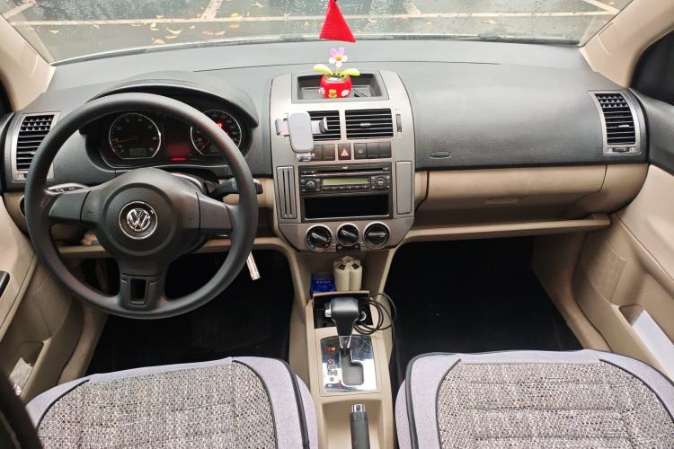 Used Volkswagen Polo 2011 Jingqu 1.6L Automatic Siku Edition Center Console