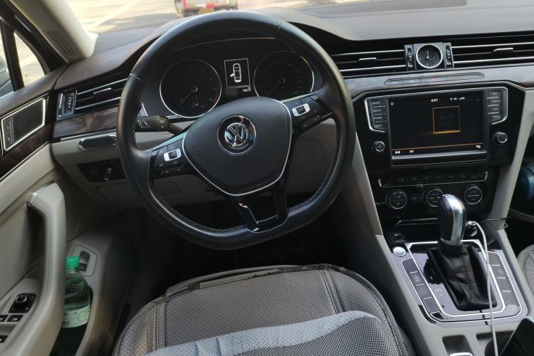 Used Volkswagen Magotan 2017 330TSI DSG Luxury Model Steering Wheel