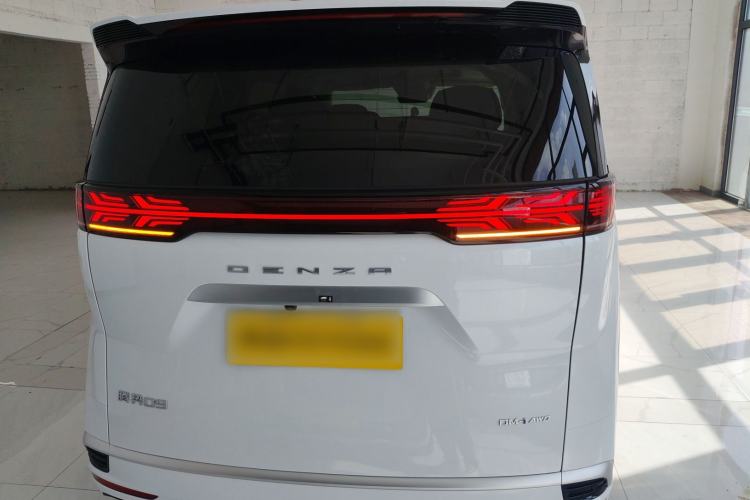 Used Denza D9 2022 DM-i 970 Four-Wheel Drive Flagship Model
