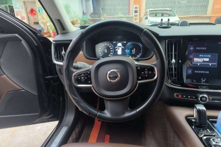 Used Volvo S90 New Energy 2020 T8 e-Drive Hybrid – Zhiyi Luxury Edition Steering Wheel