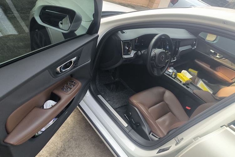 Used Volvo S60 2023 B4 Zhiyi Luxury Edition