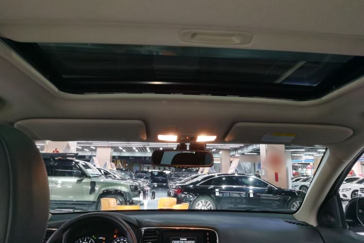 Used Mitsubishi Outlander 2020 2.4L 4x4 Zhi Xiang Edition 7-Seater