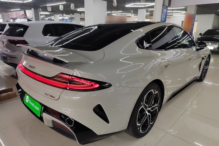 Used Xiaomi Auto SU7 2024 Four-Wheel Drive Ultra-Long Range Advanced Intelligent Driving Max Edition
