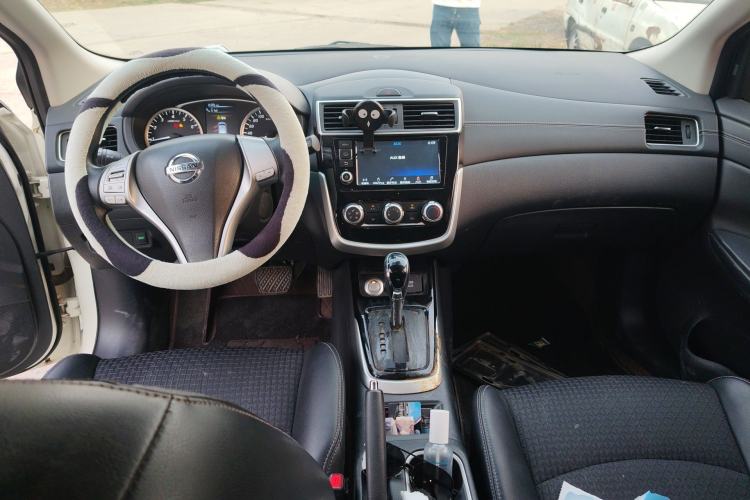 Used Nissan Tiida 2016 1.6L CVT Smart Drive Edition Center Console