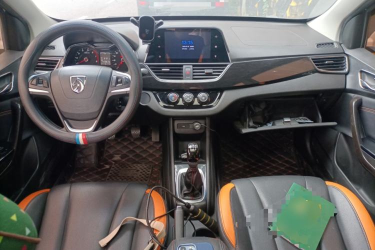 Used Baojun 310 2016 1.2L Manual Luxury Model Center Console