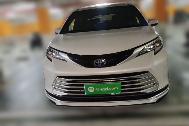 Used Toyota SIENNA 2023 2.5L Hybrid Platinum Edition Front