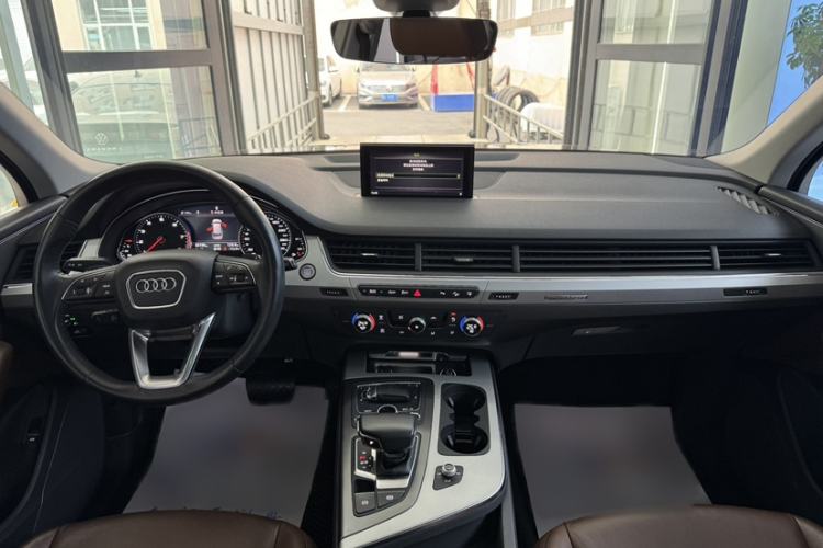 Used Audi Q7 2016 40 TFSI Comfort Model
