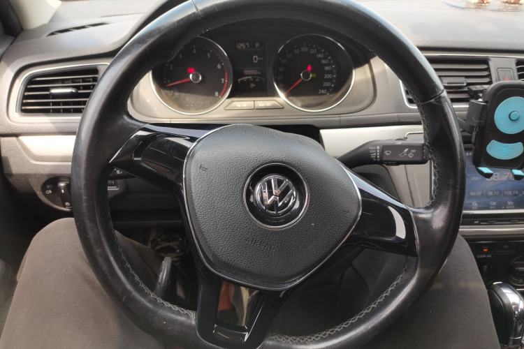 Used Volkswagen Lavida 2015 1.6L Automatic Comfort Edition Steering Wheel