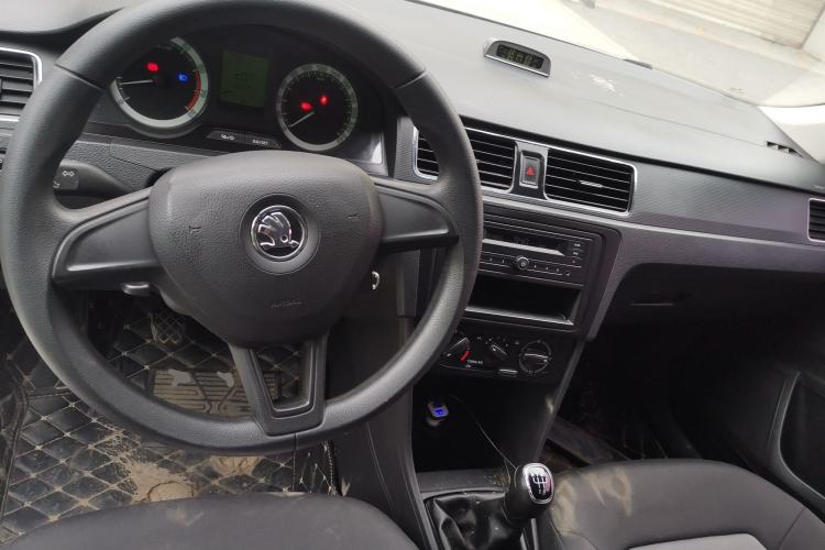 Used Skoda Rapid 2018 1.6L Manual Standard Edition Interior 2