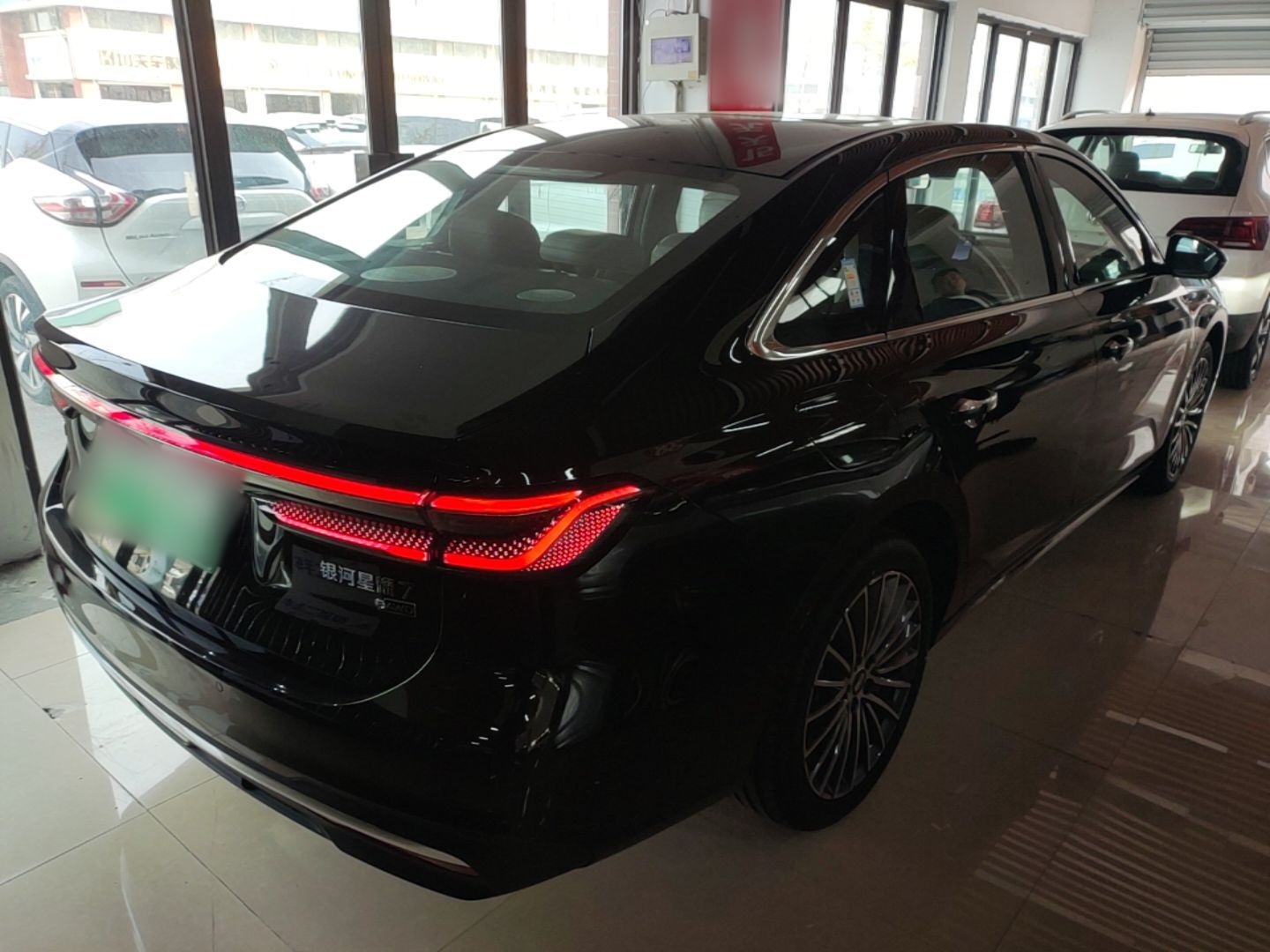 Geely Galaxy Starlight 7 2026 220km Four-Wheel-Drive Navigation Edition — снимка 6