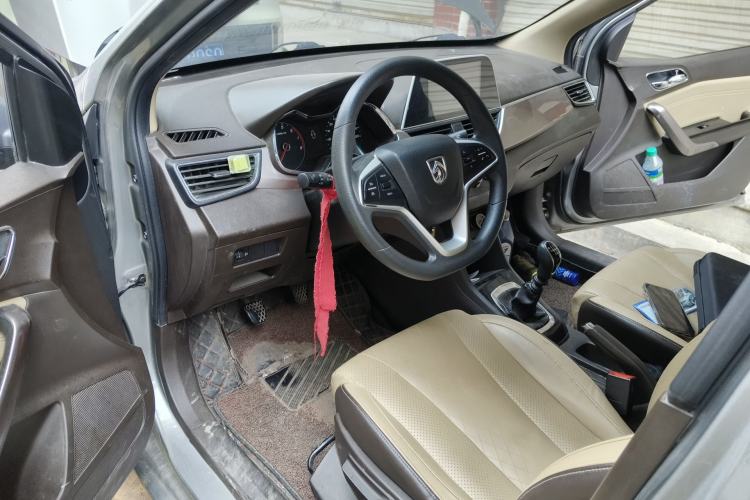 Used Baojun 310W 2017 1.5L Manual Fashion Model China V
