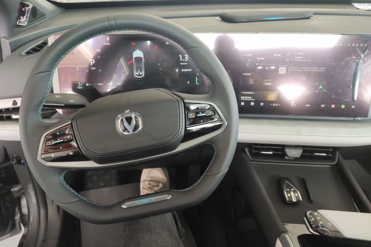 Used CHANGAN UNI-T 2023 Second-Generation 1.5T Prestige Model Center Console