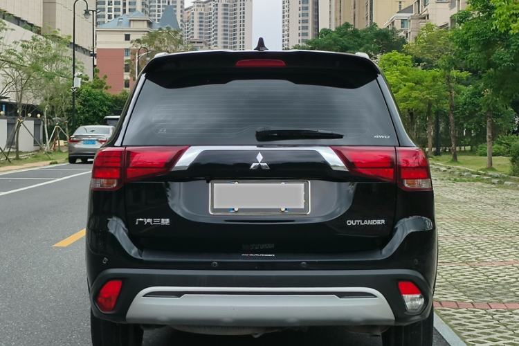 Used Mitsubishi Outlander 2019 2.4L 4x4 Zhi Xiang Edition 5 Seats China VI Standard