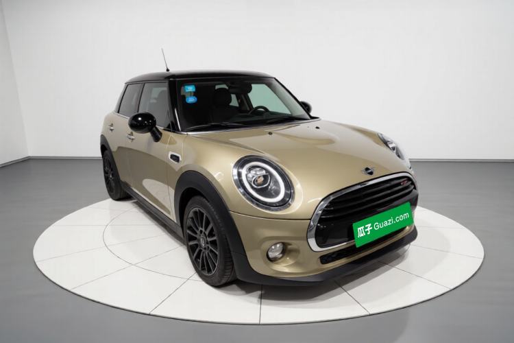 Used MINI 2018 1.5T COOPER Classic Edition Five-Door Version Front Right 45 Deg