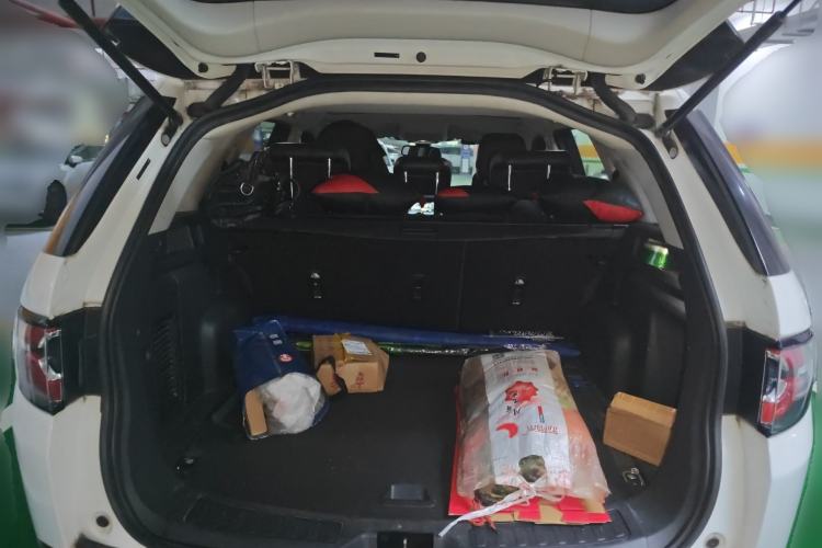 Used Land Rover Discovery Sport 2017 2.0T PURE Trunk