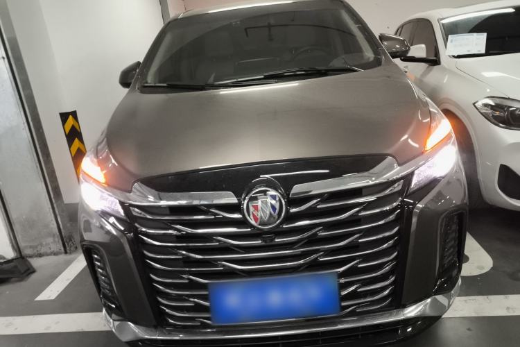 Used Buick GL8 2023 Facelifted Land Cruiser Executive Luxury Version
