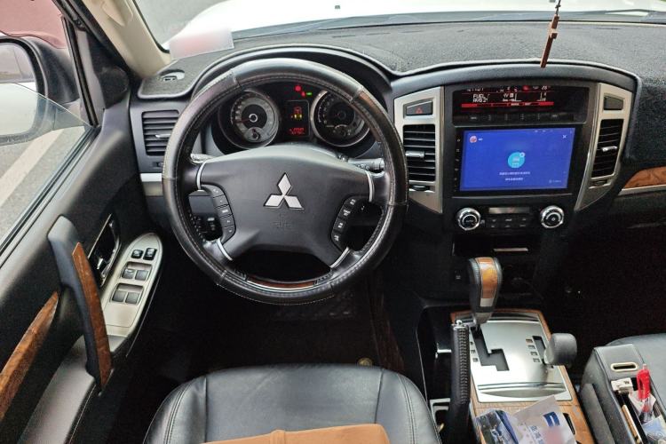 Used Mitsubishi Pajero 2019 3.0L Automatic Prestige Edition Steering Wheel