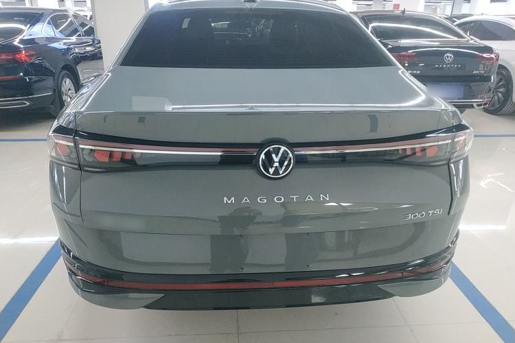 Used Volkswagen Magotan 2024 300TSI DSG Prestige Edition—A Real Eye-Catcher