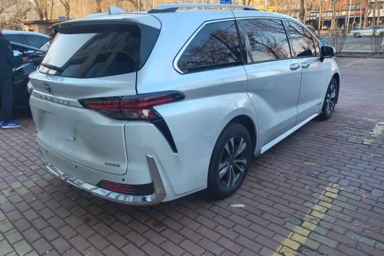 Used Toyota Granvia 2023 2.5L Hybrid Luxury Edition Exterior 4