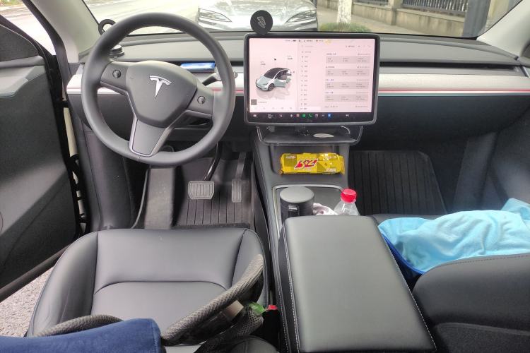 Used Tesla Model Y 2023 Rear-Wheel-Drive Version
