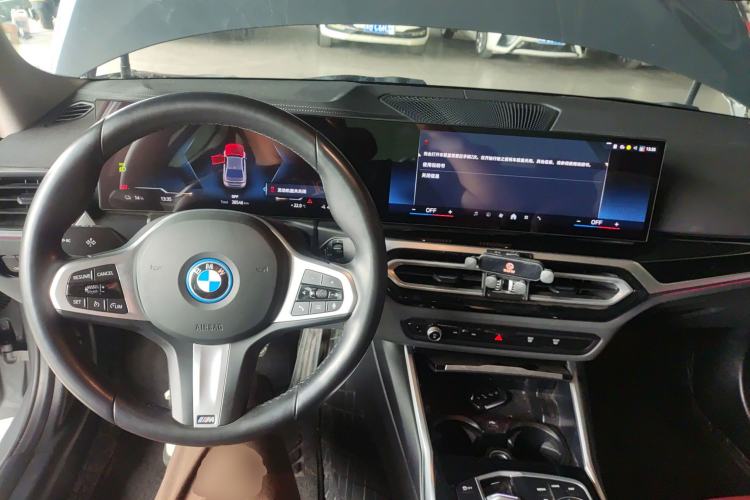 Used BMW i3 2024 eDrive 35 L Center Console