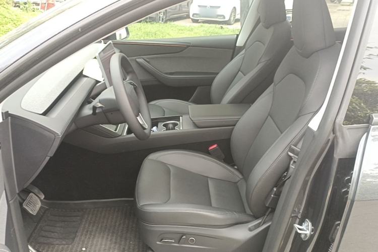 Used Tesla Model Y 2025 Rear-Wheel-Drive Version Left Front Seat