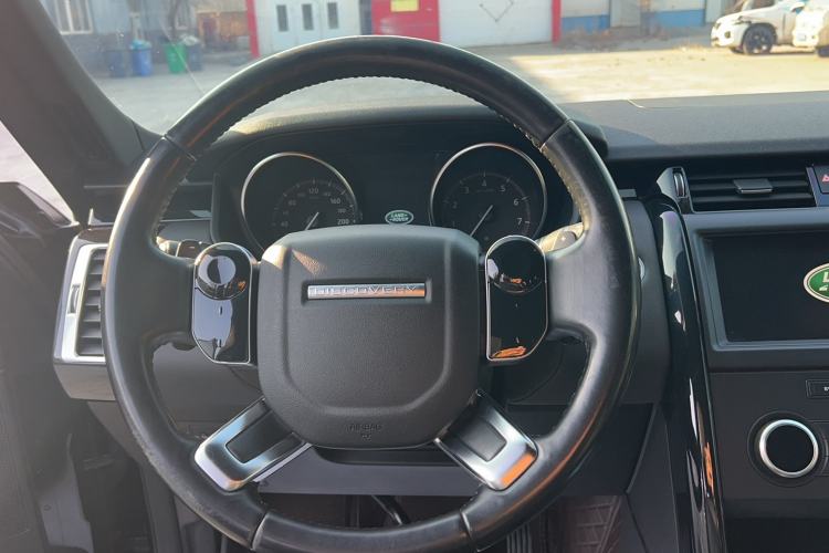 Used Land Rover Discovery 2018 2.0T SE
