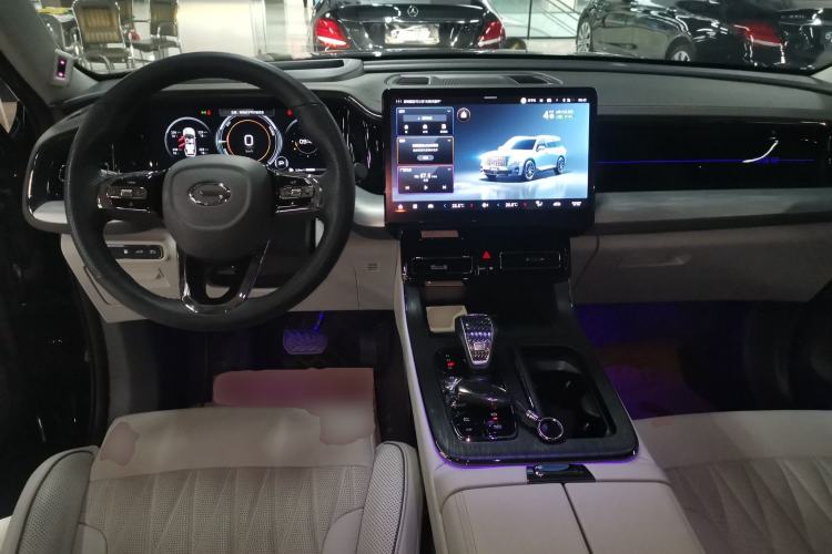 Used GAC Trumpchi GS8 2022 Double-Energy Series 2.0TM Four-Wheel Drive Premium Edition (7 Seats) Center Console