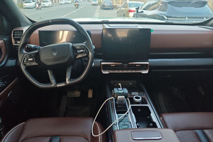 Used JMC DaDao 2023 Fly-Jiang 2.3T Diesel Automatic 4x4 Extreme Edition Center Console