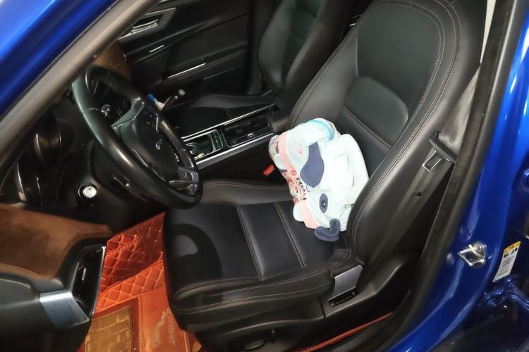 Used Jaguar XEL 2018 2.0T 200 PS Luxury Edition Left Front Seat