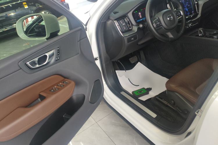 Used Volvo XC60 2024 B5 4x4 Smart Luxury Edition