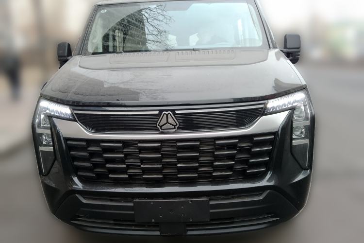 Used Sinotruk Pioneer V 2025 Multi-Function PRO Version 2.0T Automatic Short Wheelbase Low Roof Front