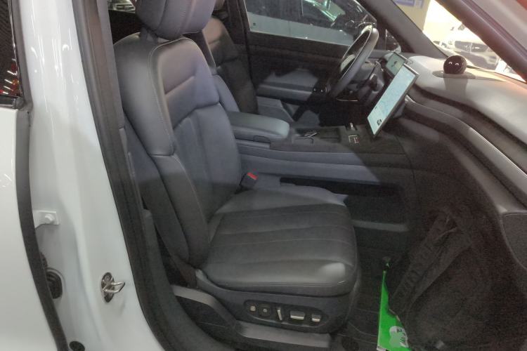 Used Nio ES8 2023 75 kWh Executive Edition Right Front Seat