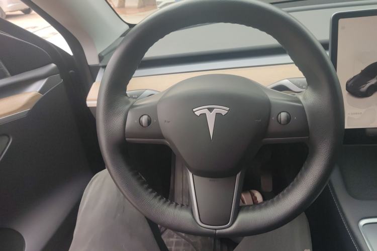 Used Tesla Model Y 2022 Long-Range All-Wheel-Drive Version Steering Wheel