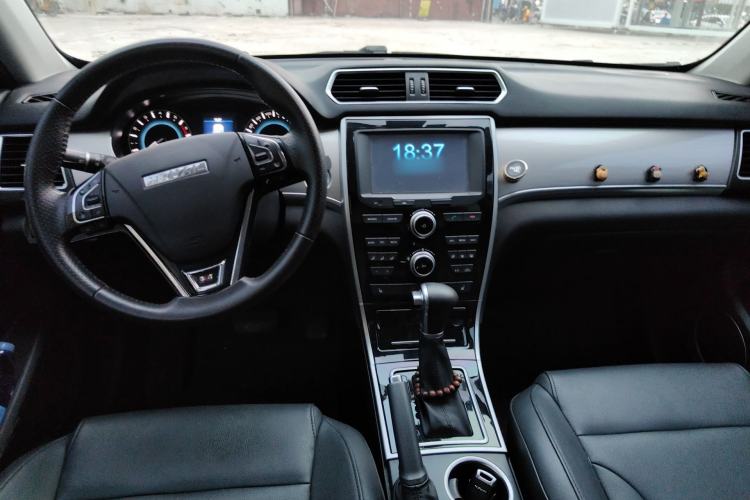 Used Haval H2 2017 Red-Label 1.5T Automatic Two-Wheel Drive Elite Model Center Console