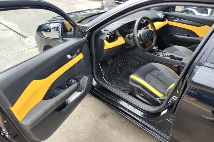 Used Dongfeng Aeolus Yixuan 2023 Mach Edition 1.5T Automatic Pursuit Rider Version Driver Seat