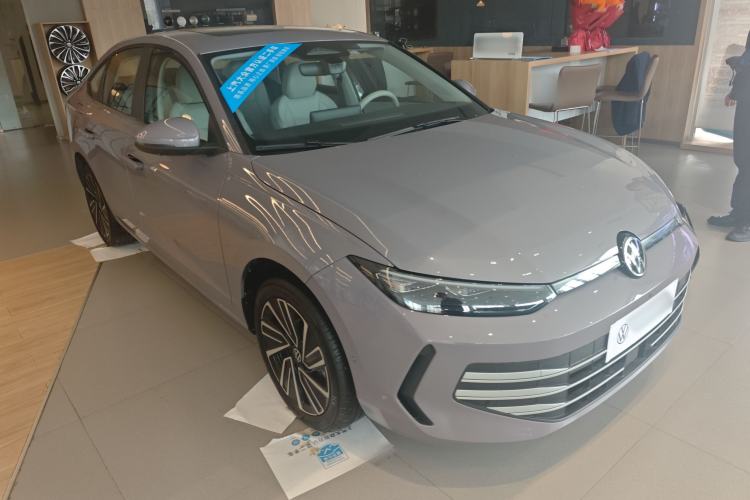 Used Volkswagen Lavida 2026 Pro 300TSI Starry Zhi Yi Edition Front Right 45 Deg