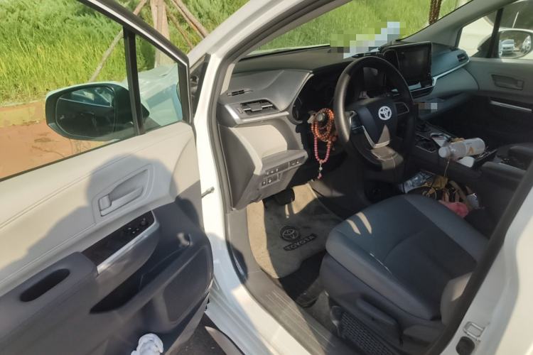 Used Toyota Granvia 2024 2.5L Hybrid Luxury Edition
