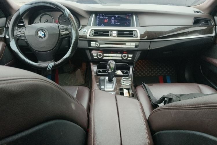 Used BMW 5 Series 2011 523Li Luxury Model Center Console