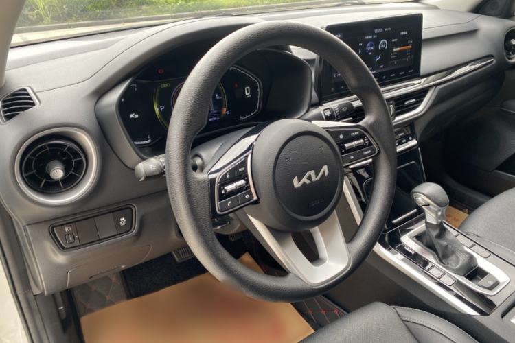 Used Kia K3 2021 Revised 1.5L CVT Fashion Edition Interior 2