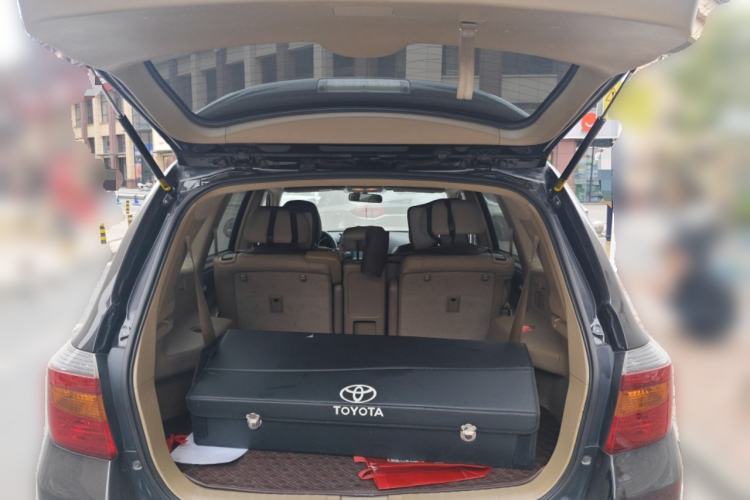 Used Toyota Highlander 2011 2.7L Two-Wheel Drive 7-Seater Luxury Navigation Edition
