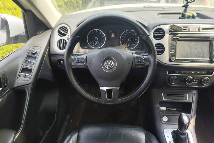 Used Volkswagen Tiguan 2015 1.8TSI Automatic All-Wheel-Drive Luxury Model Steering Wheel
