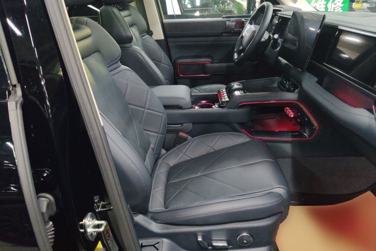 Used Formula Leopard 5 2023 Navigator Edition
