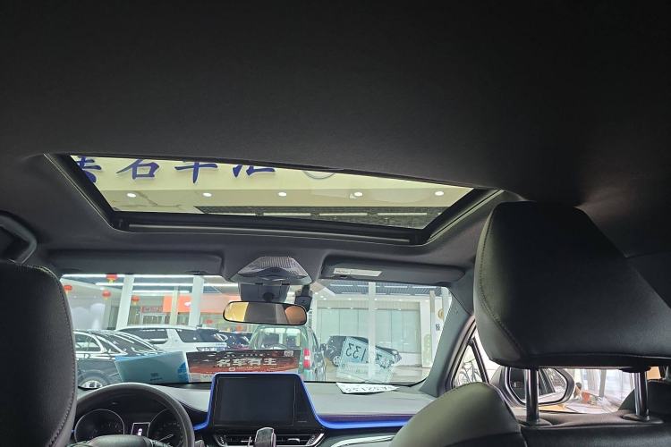 Used Toyota C-HR 2018 2.0L Leading with Sunroof China VI Standard
