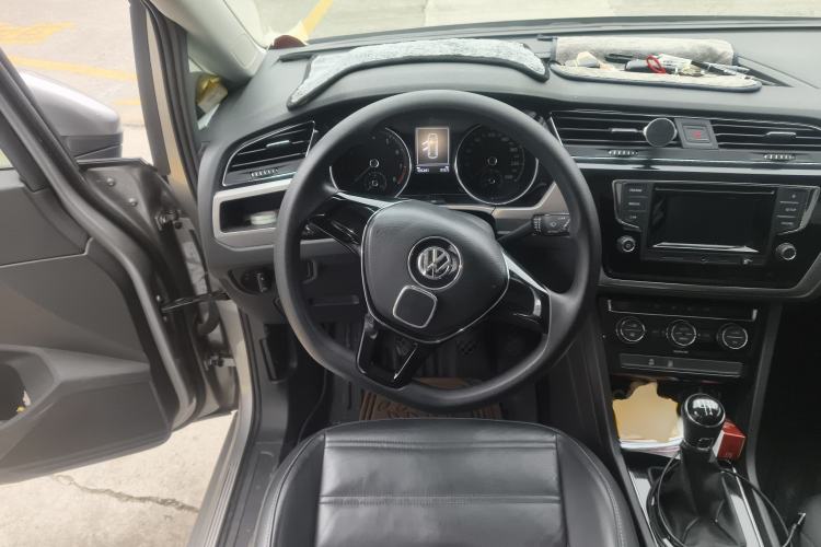 Used Volkswagen Touran 2016 Volkswagen Touran L 280TSI Manual Comfort Edition
