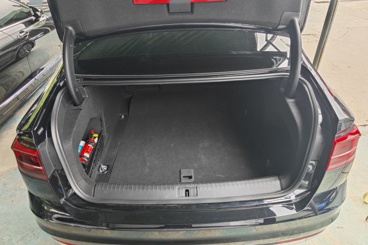 Used Volkswagen Phideon 2021 380TSI Luxury Edition Trunk