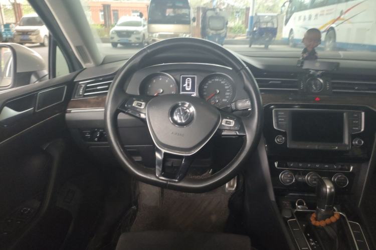 Used Volkswagen Magotan 2017 330TSI DSG Luxury Model
